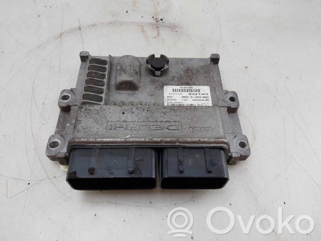 Opel Vivaro Variklio valdymo blokas 