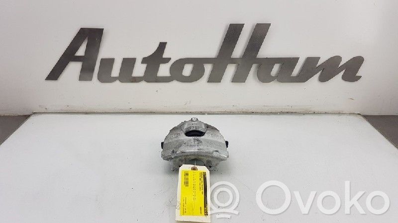 Toyota Yaris XP210 Zacisk hamulcowy przedni 