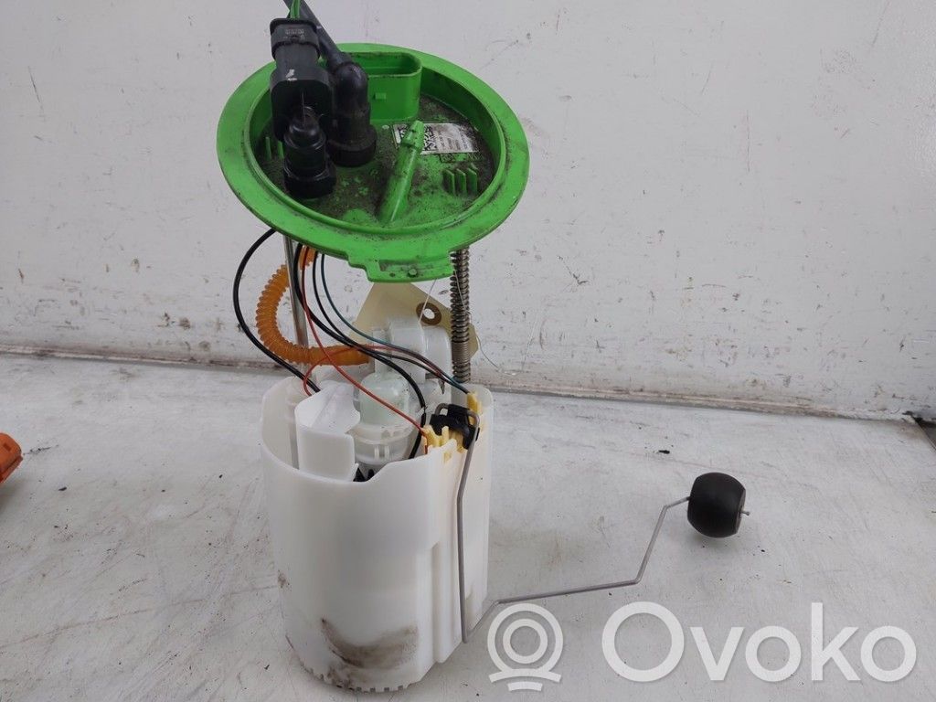 Volkswagen Golf VII Bomba interna de combustible 