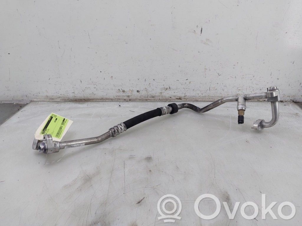 BMW i3 Ilmastointilaitteen putki (A/C) 
