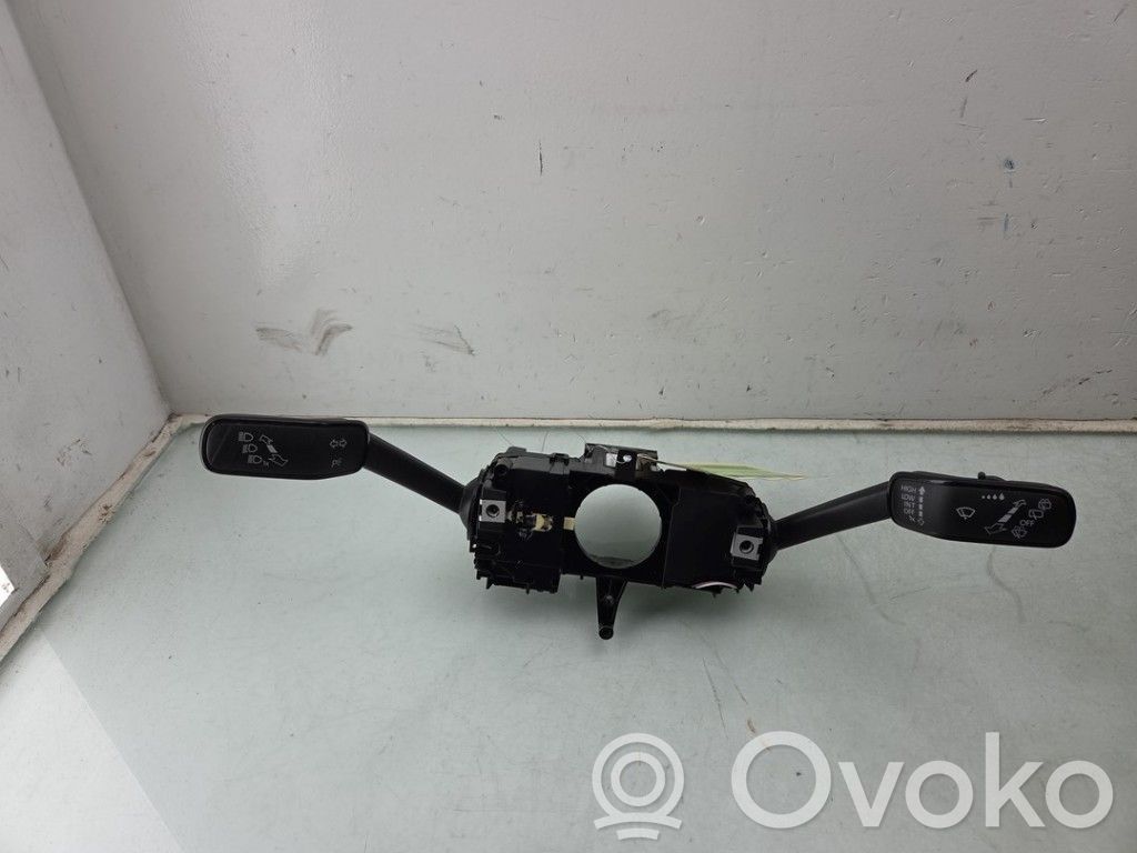 Seat Ibiza V (KJ) Boutons / interrupteurs volant