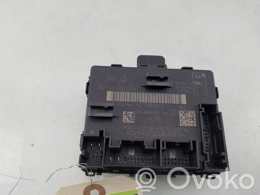 Volkswagen Golf VIII Unidad de control/módulo del bloqueo de puertas 