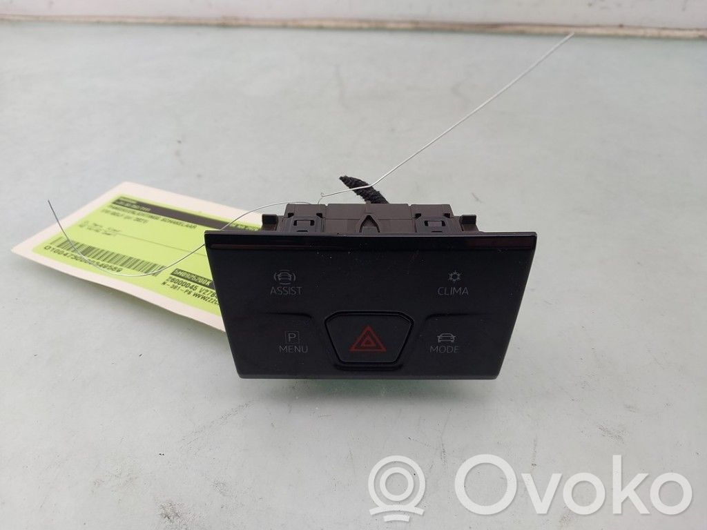 Volkswagen Golf VIII Przycisk świateł awaryjnych 