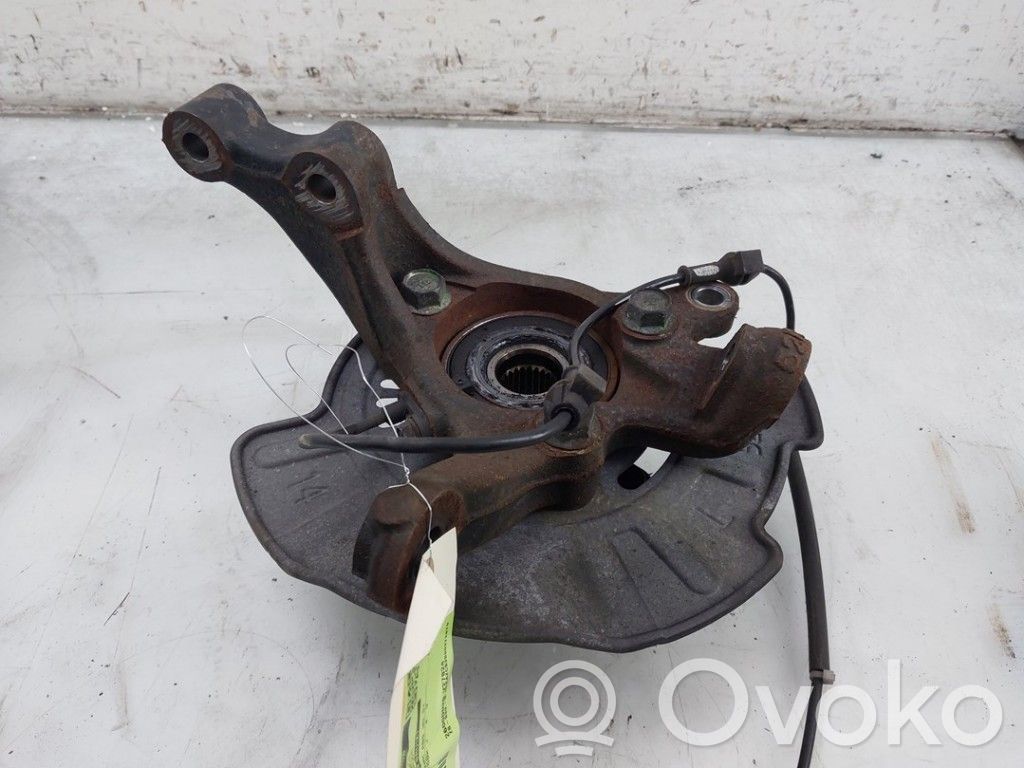 Suzuki Swift III Achsschenkel vorne