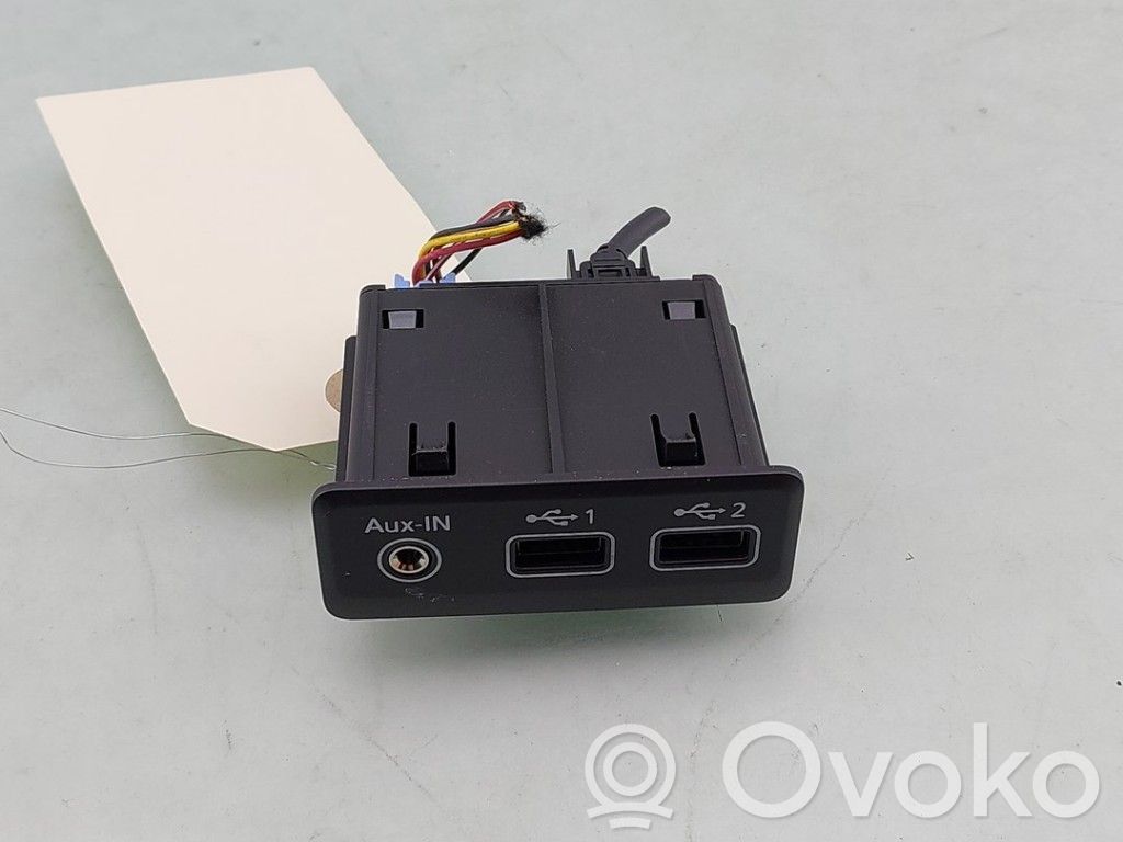 Renault Megane IV Enchufe conector entrada auxiliar 