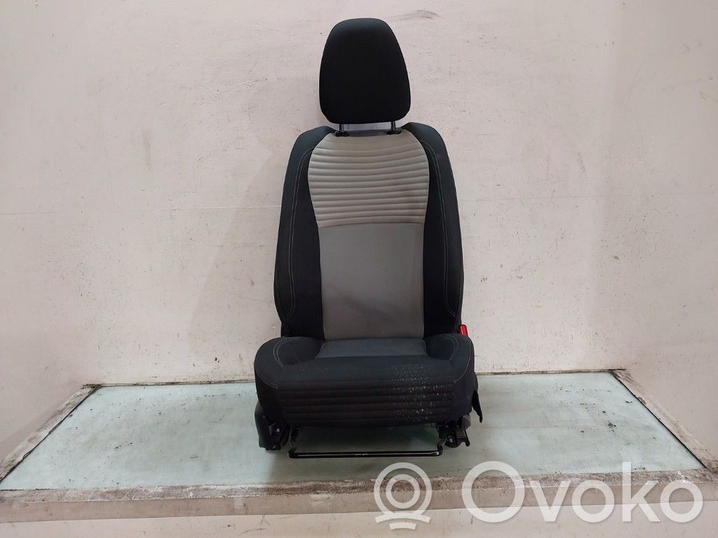 Toyota Yaris Переднее сиденье пассажира 