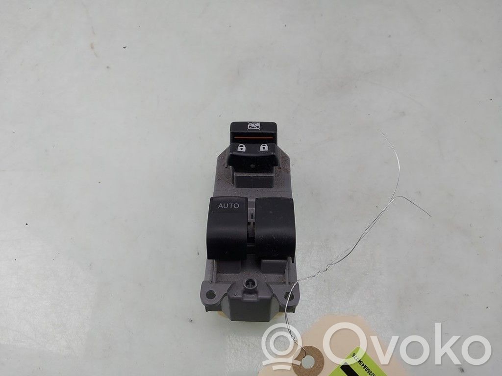 Toyota Yaris Elektrisko logu slēdzis