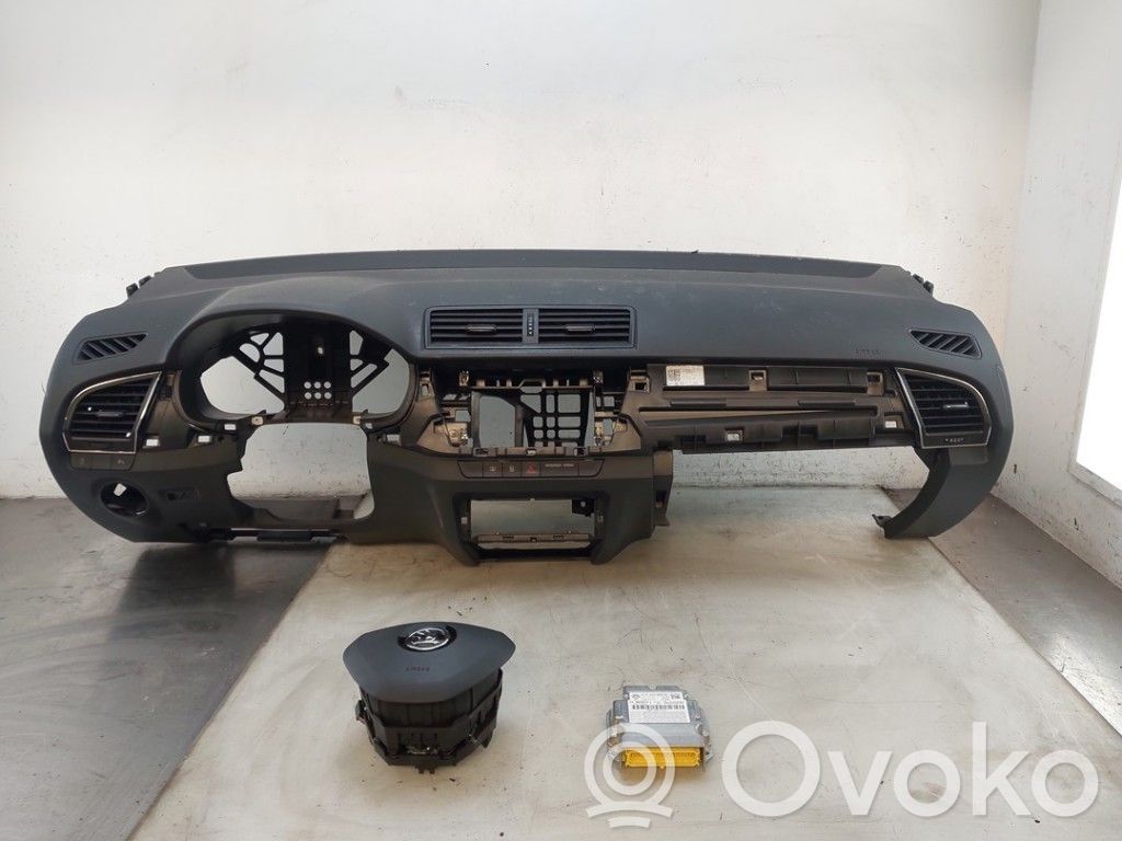 Skoda Fabia Mk3 (NJ) Airbag set 
