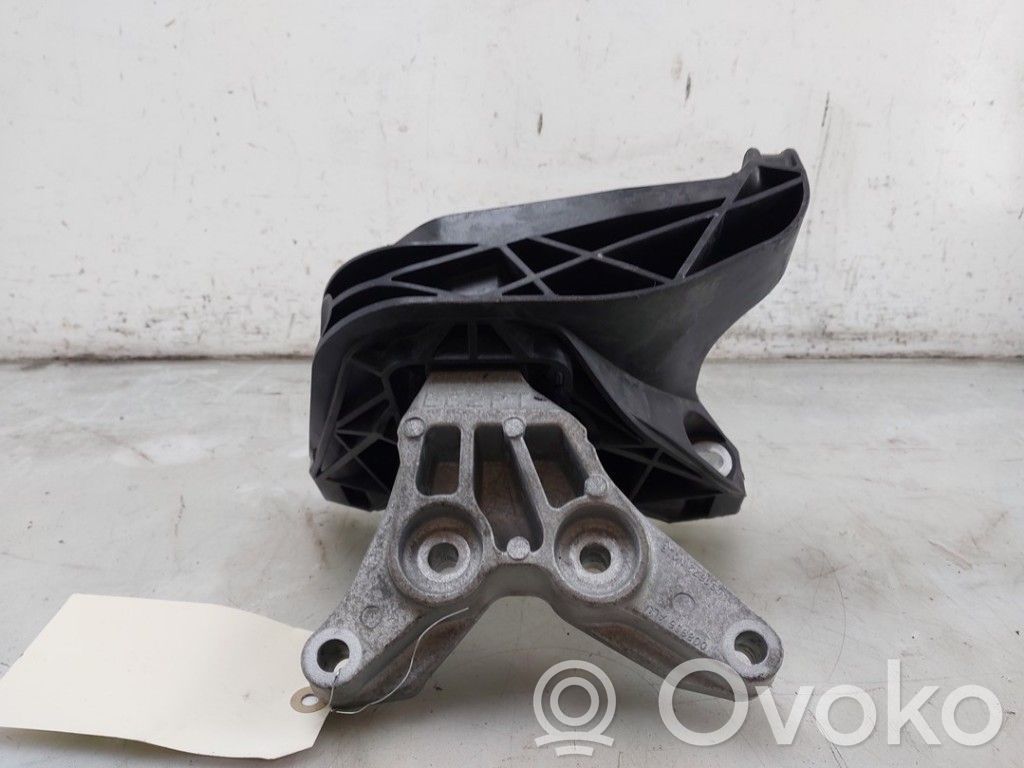 Peugeot 5008 II Engine mount bracket 