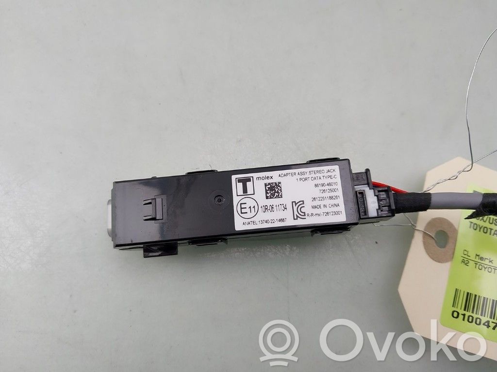 Toyota Yaris Cross Enchufe conector entrada auxiliar 