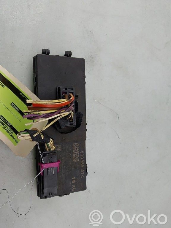 Volkswagen Tiguan Trunk lid opening control unit 