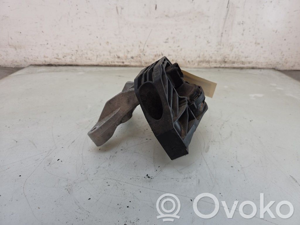 Peugeot 208 II Engine mount bracket 