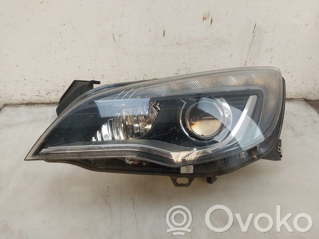 Opel Astra J Lampa przednia 