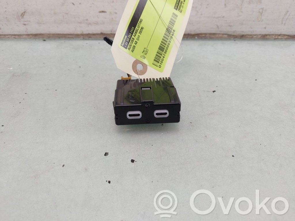 Audi A3 8Y Connettore plug in AUX 