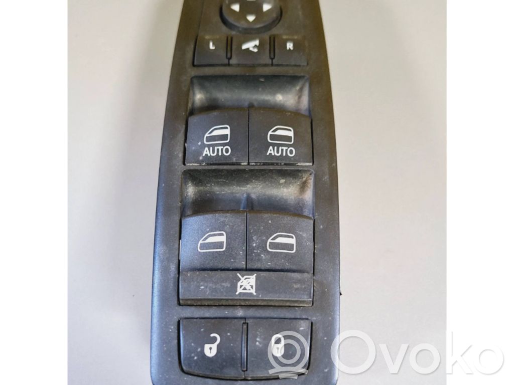 Chrysler 300C Electric window control switch 