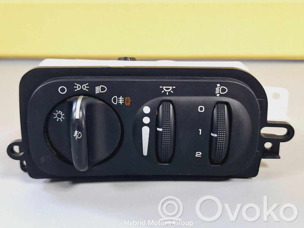 Light switch   98477539