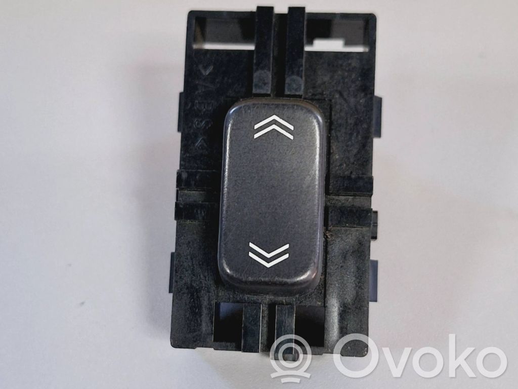 Cadillac CTS Electric window control switch 