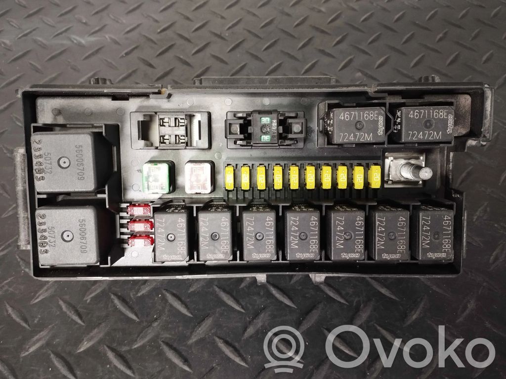 Fuse box set   04692013AB