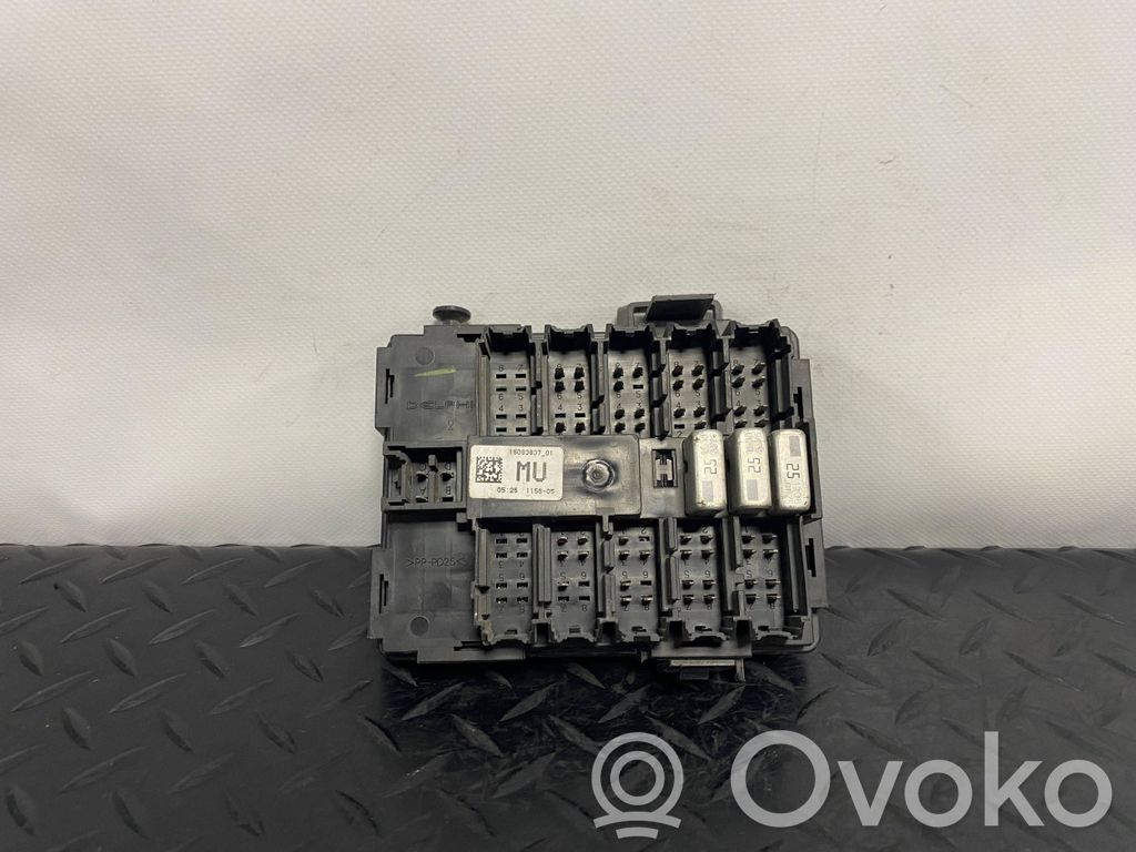 Chevrolet Suburban Fuse module 