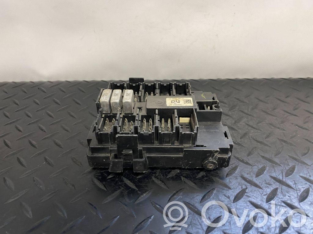 Chevrolet Suburban Fuse module 