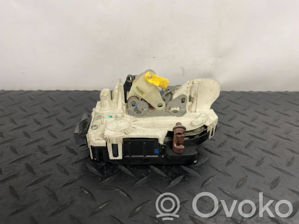 Dodge Caliber Priekšpusē slēdzene 