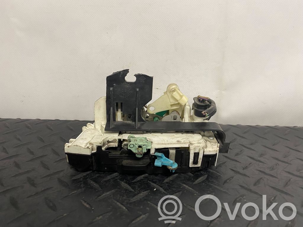 Dodge Caliber Priekšpusē slēdzene 