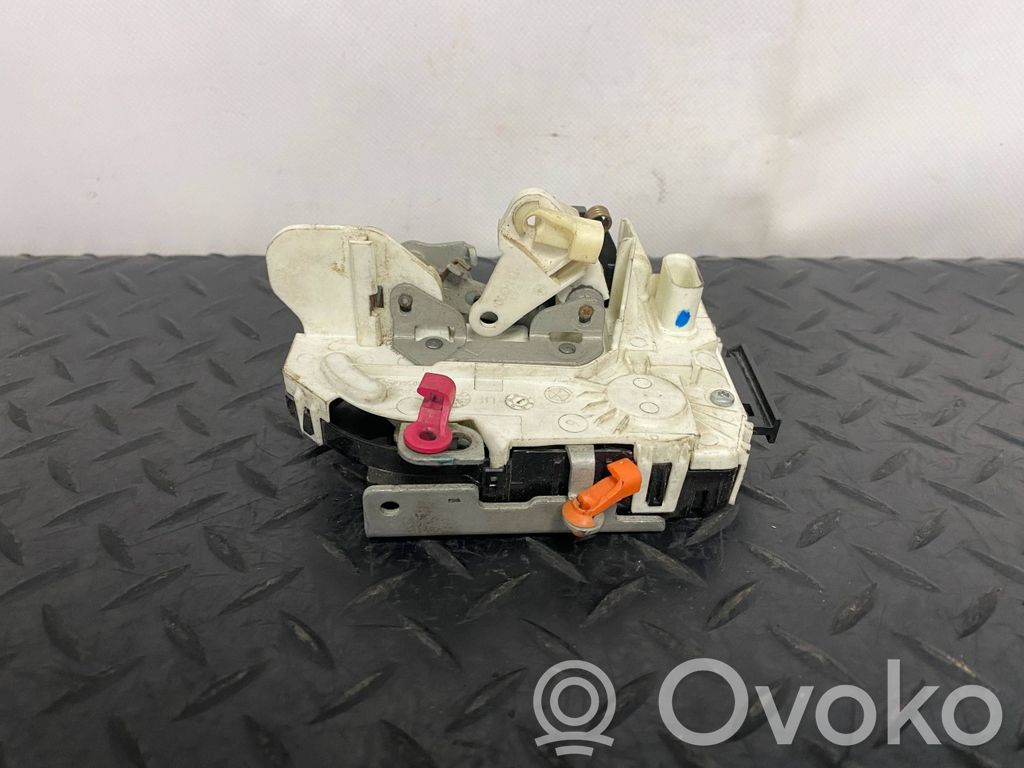 Dodge RAM 1500 DS Front door lock 