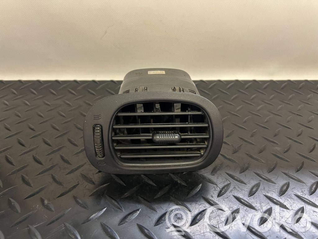 Chrysler Voyager Centrinės oro grotelės 