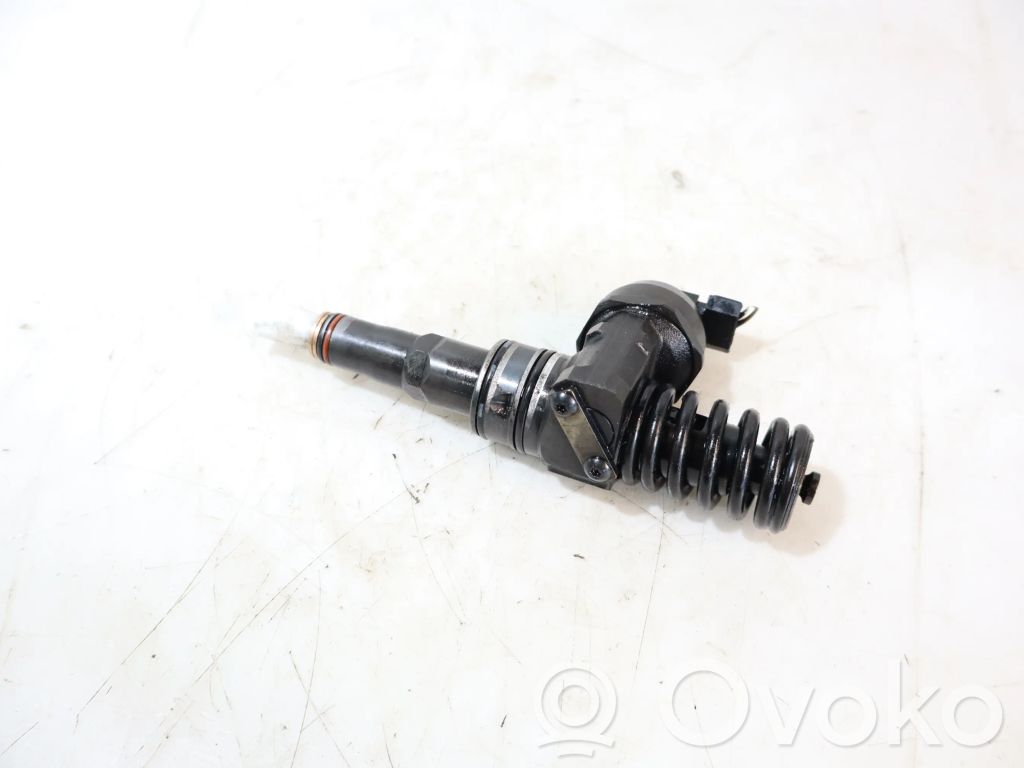 Volkswagen Golf V Inyector de combustible 