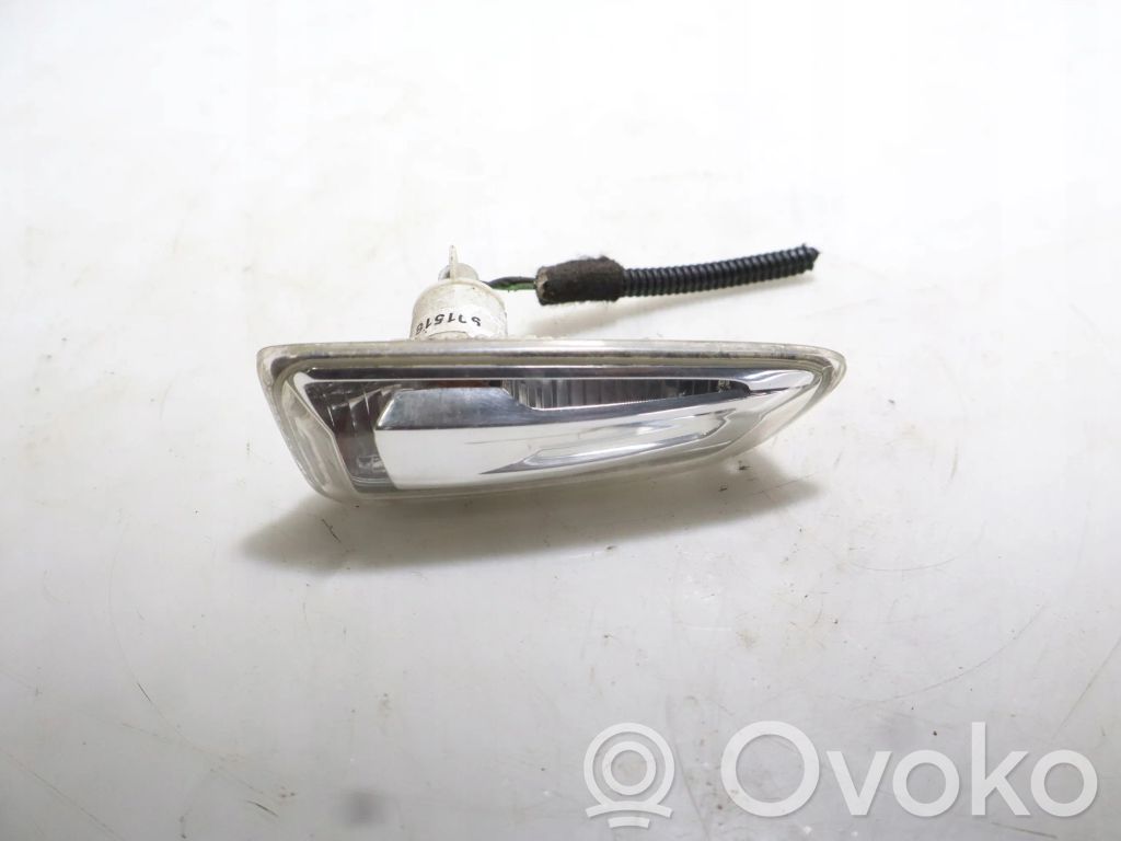 Front fender indicator light