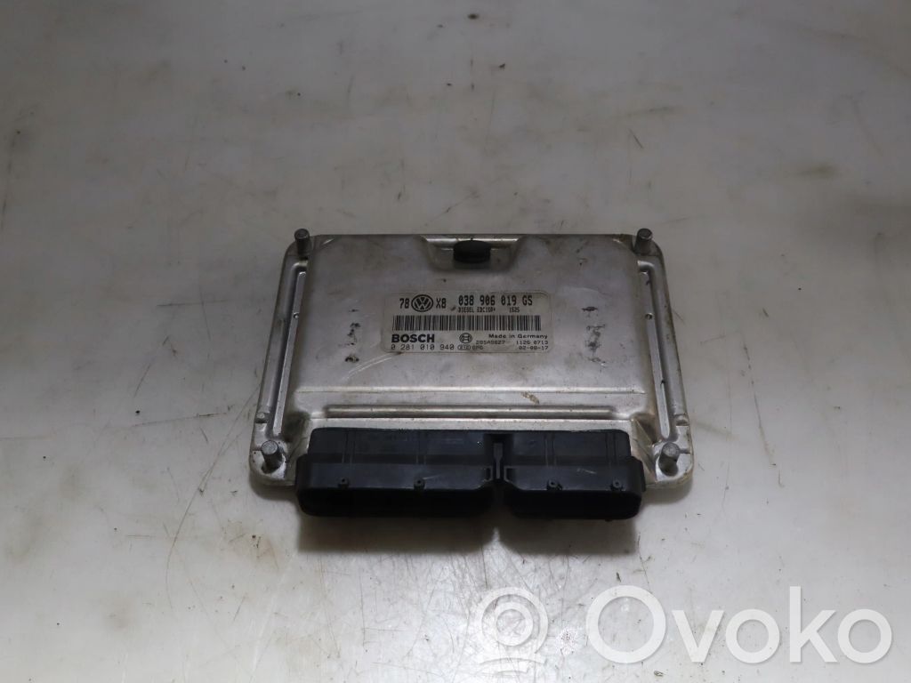 Volkswagen PASSAT B5.5 Unitate control motor/modul ECU 