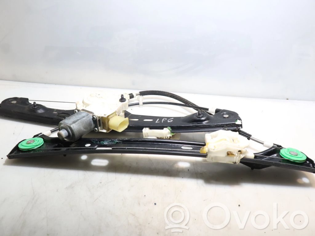 Front window lifting mechanism without motor