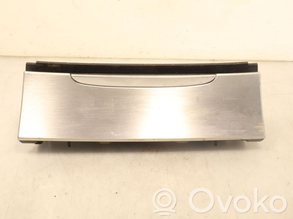 Volkswagen PASSAT B7 Presa 12V (anteriore)
