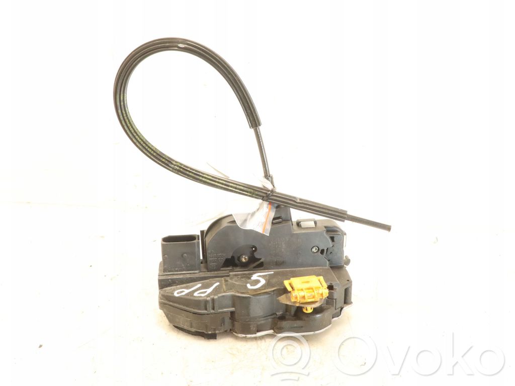Opel Insignia A Front door lock 
