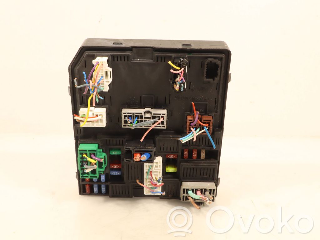 Nissan Qashqai Drošinātāju kaste (komplekts) 