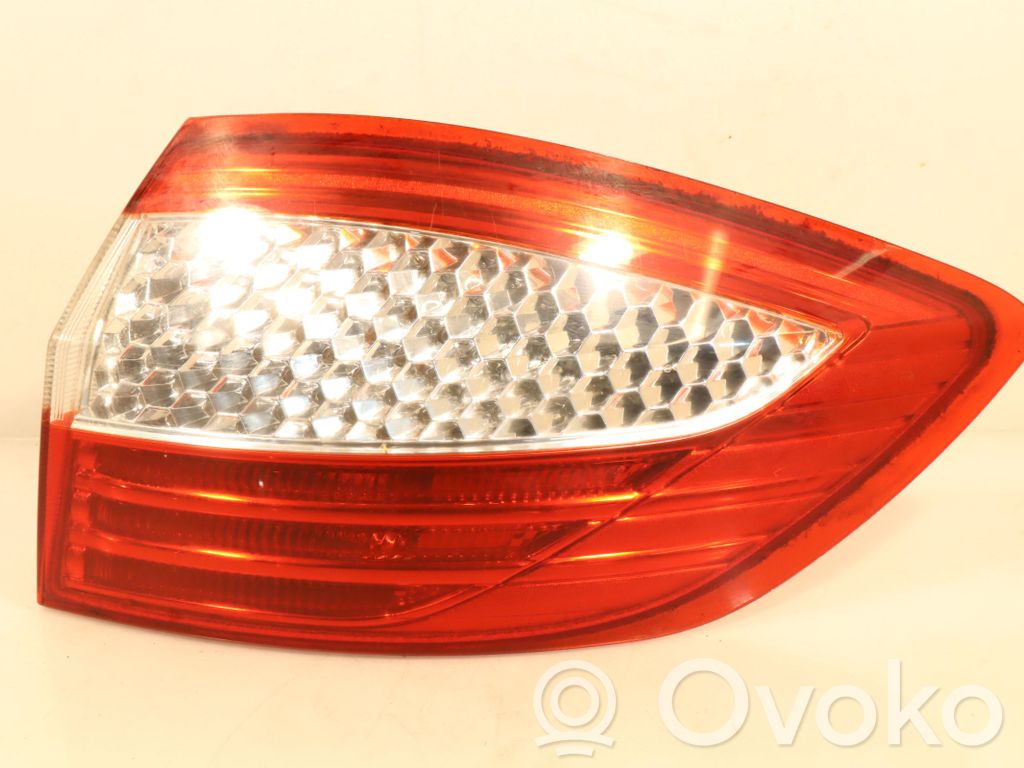 Ford Mondeo MK IV Lampă spate în caroserie 