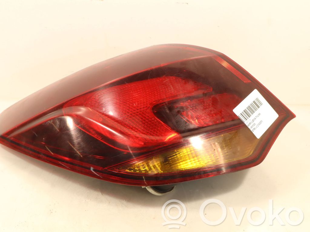Opel Astra J Luz trasera/de freno 