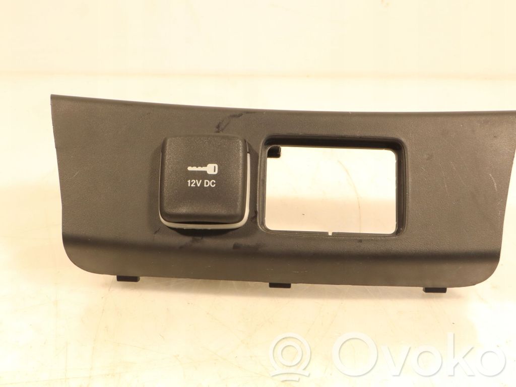 Fiat Tipo Enchufe de 12V (delantero) 