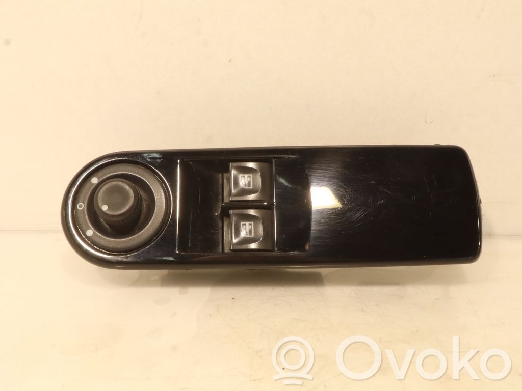 Renault Clio IV Electric window control switch 