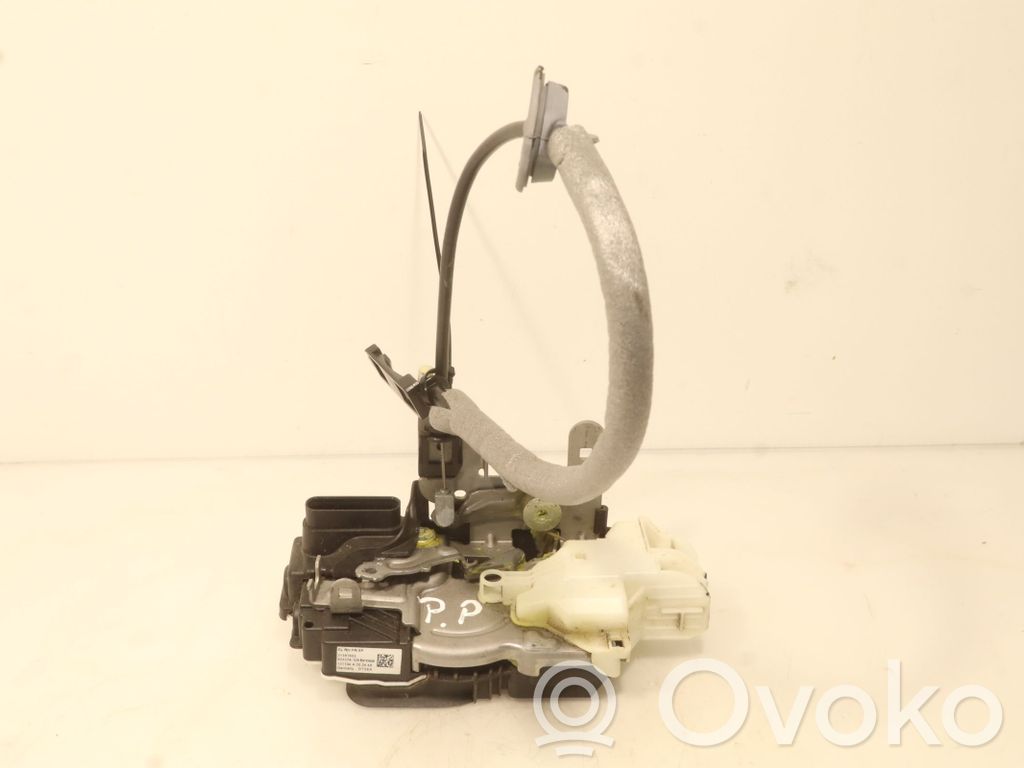 Volvo V40 Front door lock 