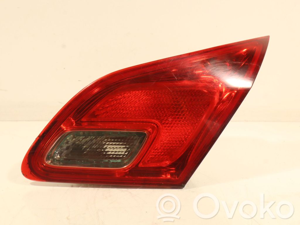 Opel Astra J Lampă spate în caroserie