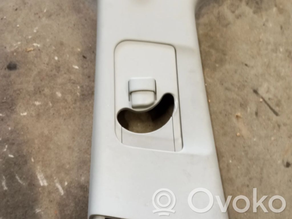Mitsubishi Outlander Pilar (B) (superior) 