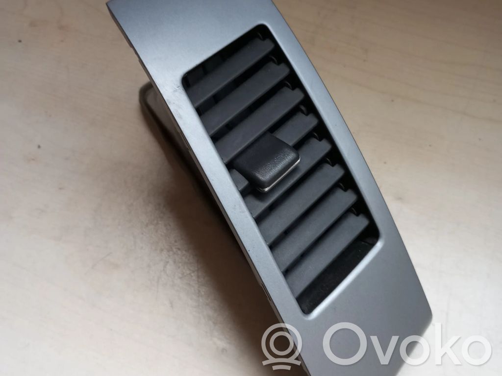 Mitsubishi Outlander Centrinės oro grotelės 