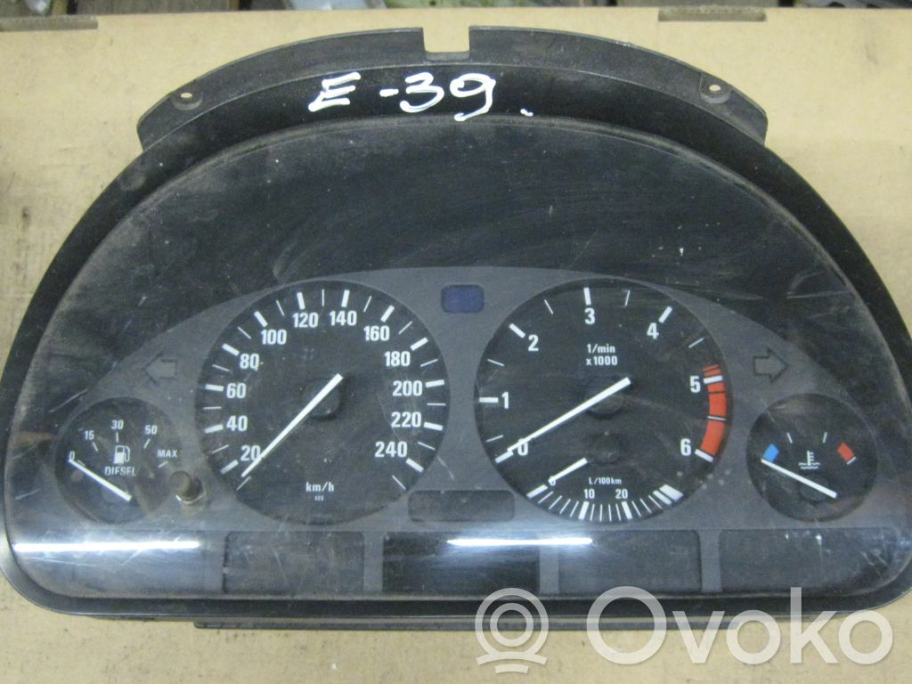 Geschwindigkeitsmesser Cockpit   8375675