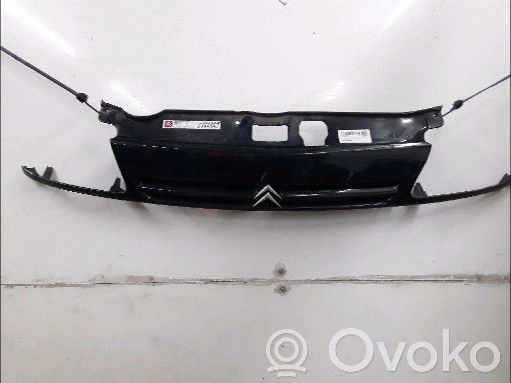 Citroen Saxo Etupuskurin ylempi jäähdytinsäleikkö 