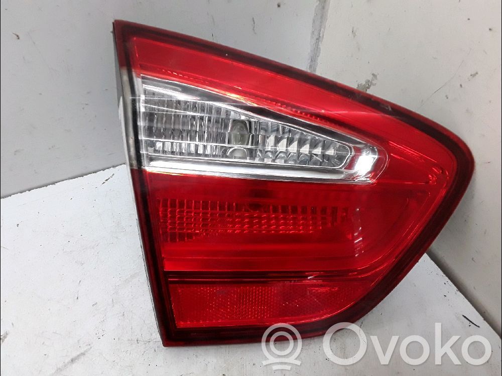 KIA Rio Galinis žibintas dangtyje 