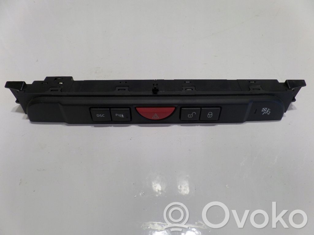Land Rover Discovery 3 - LR3 Hazard light switch 