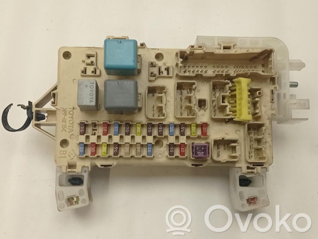 Toyota Corolla Verso AR10 Sicherungskasten 