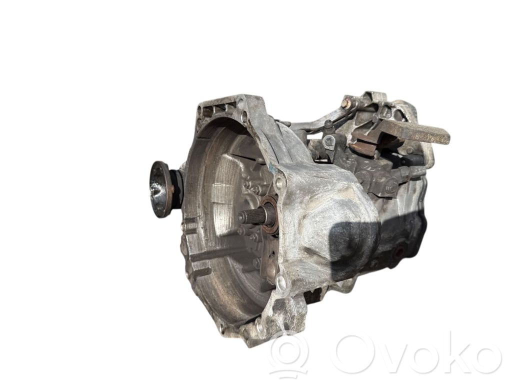 Volkswagen PASSAT B6 Manual 5 speed gearbox 