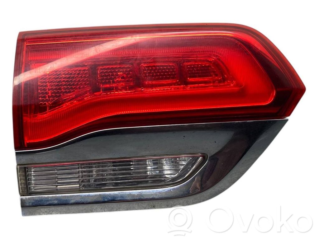 Jeep Grand Cherokee Lampă spate în capacul portbagajului 